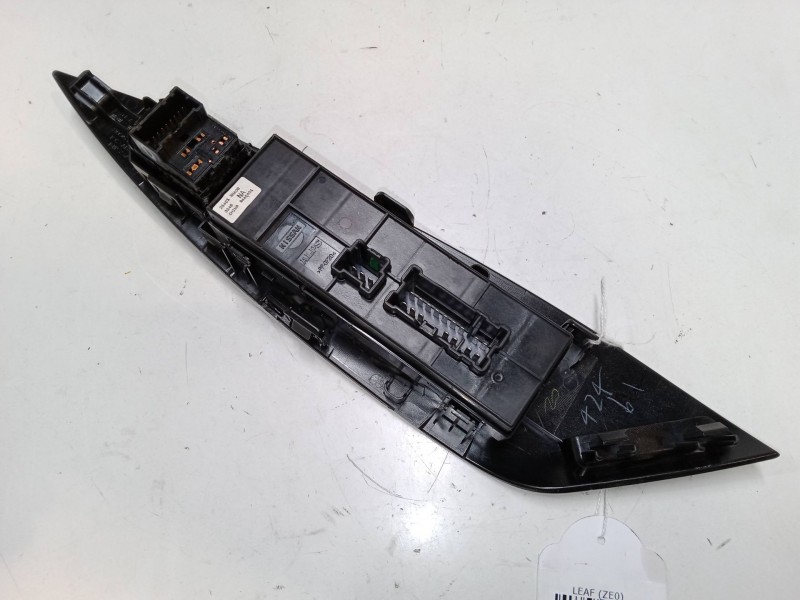 Recambio de mando elevalunas delantero izquierdo para nissan leaf (ze0) electric referencia OEM IAM   