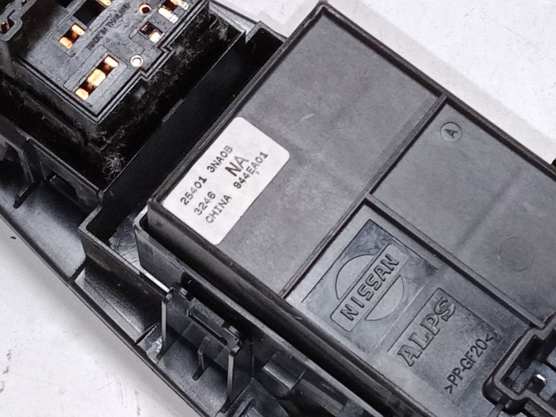 Recambio de mando elevalunas delantero izquierdo para nissan leaf (ze0) electric referencia OEM IAM   