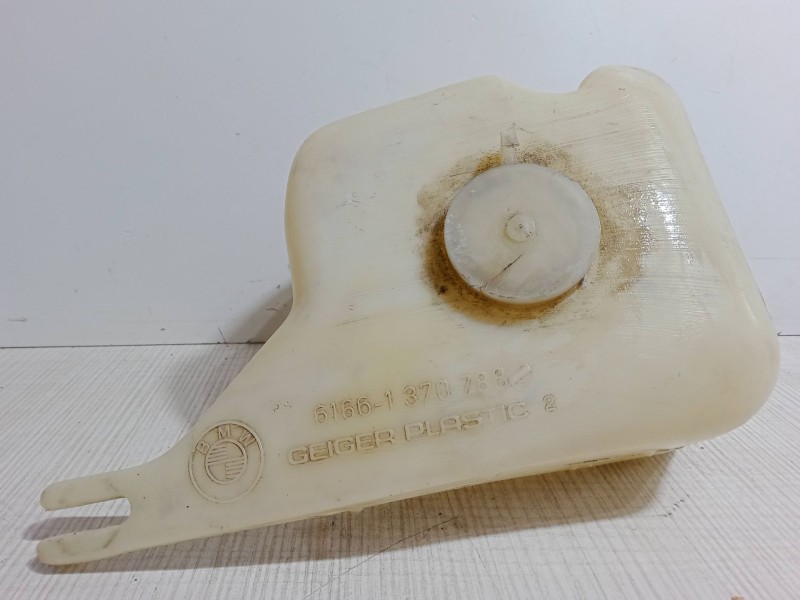 Recambio de botella liquido limpiaparabrisas para bmw 3 (e30) 320 i referencia OEM IAM 6166-1370788   Recambio de botella liquido limpiaparabrisas para bmw 3 (e30) 320 i referencia OEM IAM 6166-1370788