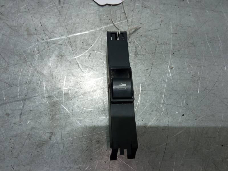 MANDO ELEVALUNAS DELANTERO IZQUIERDO 6902177 