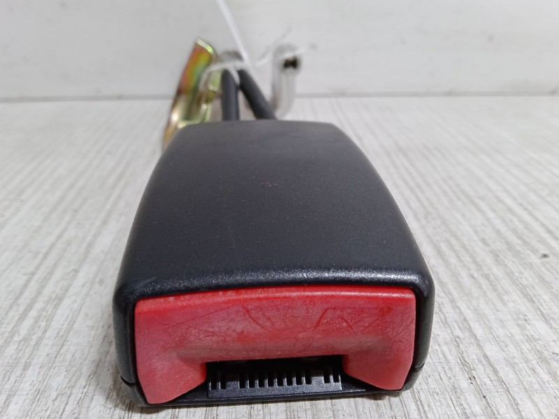 Recambio de anclaje cinturon trasero derecho para volkswagen passat b5.5 (3b3) 2.0 referencia OEM IAM    Recambio de anclaje cinturon trasero derecho para volkswagen passat b5.5 (3b3) 2.0 referencia OEM IAM