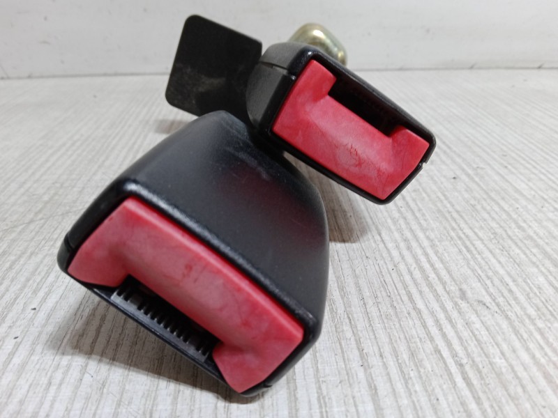 Recambio de anclaje cinturon trasero izquierdo para volkswagen passat b5.5 (3b3) 2.0 referencia OEM IAM   