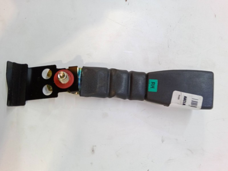Recambio de anclaje cinturon delantero derecho para hyundai getz (tb) 1.1 referencia OEM IAM   