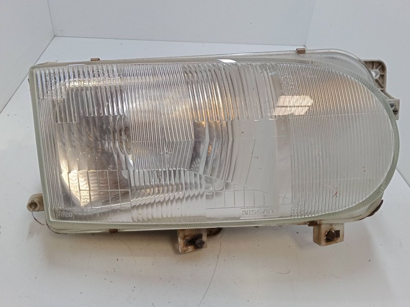 Recambio de faro derecho para nissan serena (c23) 2.3 d referencia OEM IAM 2601070002  