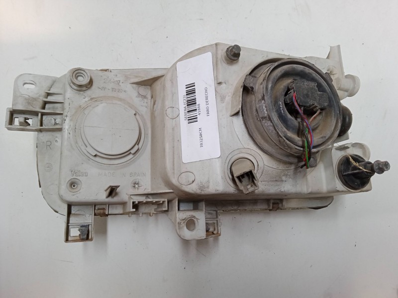 Recambio de faro derecho para nissan serena (c23) 2.3 d referencia OEM IAM 2601070002  