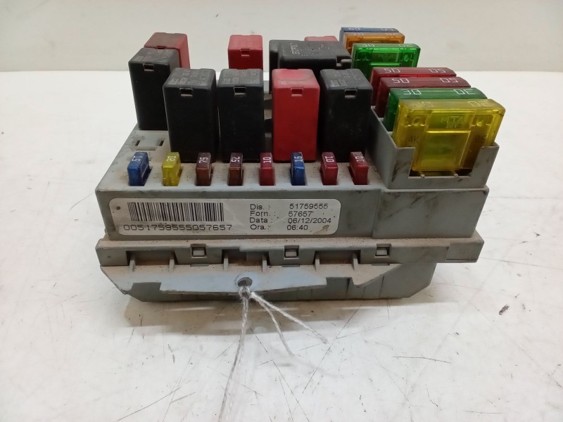 Recambio de caja reles / fusibles para fiat stilo (192_) 1.9 jtd referencia OEM IAM A22311909  