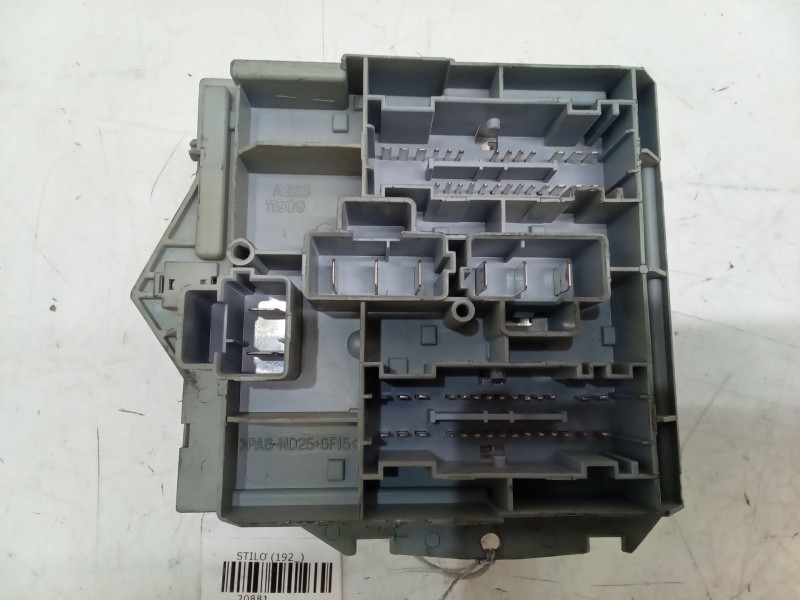 Recambio de caja reles / fusibles para fiat stilo (192_) 1.9 jtd referencia OEM IAM A22311909  