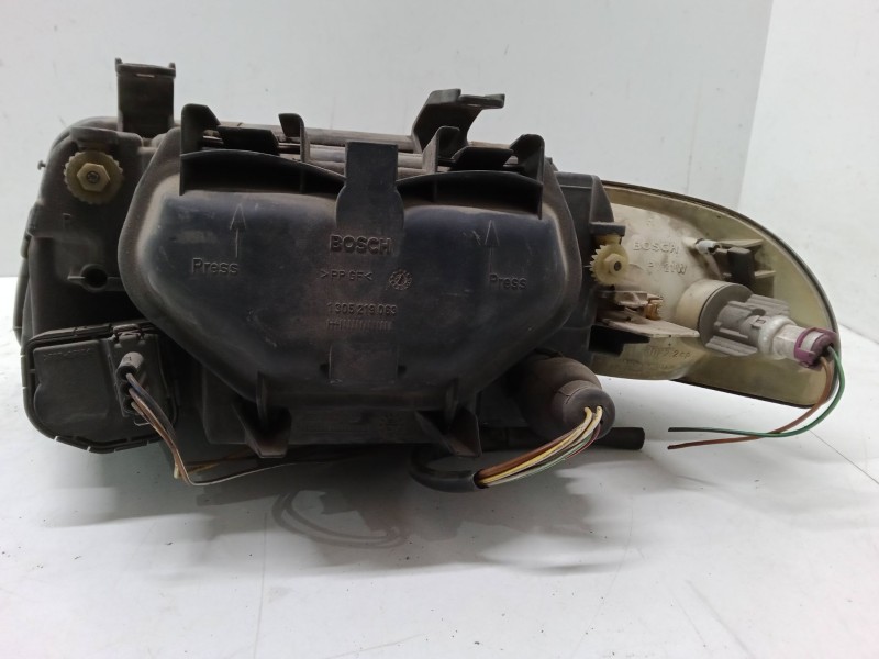 Recambio de faro derecho para audi a4 b5 avant (8d5) 1.9 tdi referencia OEM IAM   