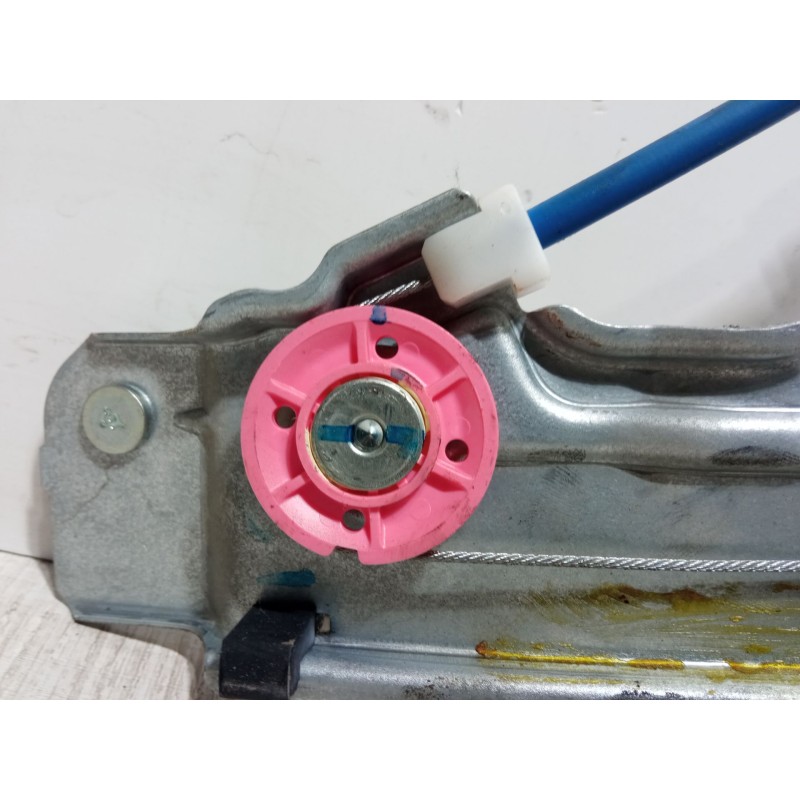 Recambio de elevalunas trasero derecho para peugeot 208 i (ca_, cc_) 1.2 vti 82 referencia OEM IAM 9673153880  