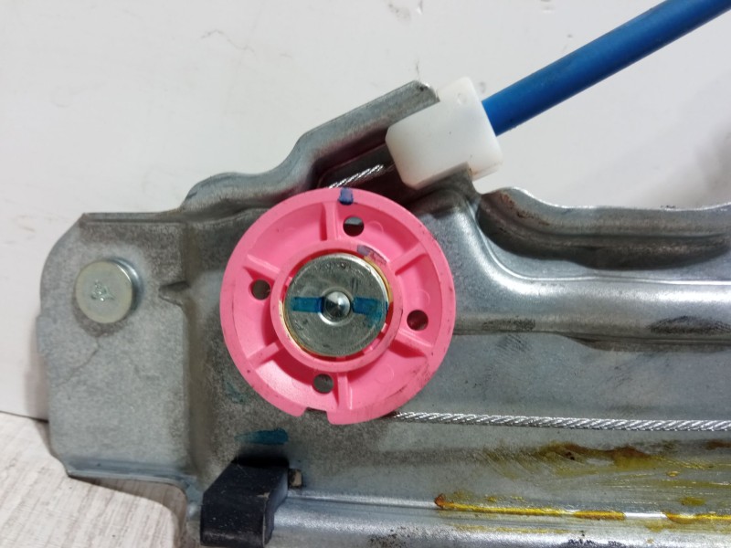 Recambio de elevalunas trasero derecho para peugeot 208 i (ca_, cc_) 1.2 vti 82 referencia OEM IAM 9673153880  