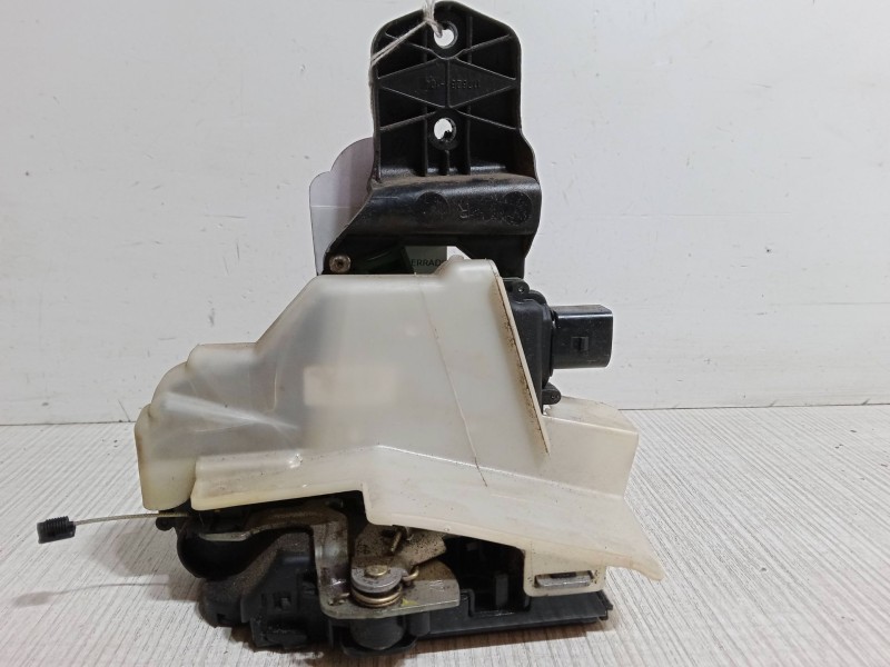 Recambio de cerradura puerta trasera derecha para volkswagen passat b5.5 (3b3) 2.0 referencia OEM IAM    Recambio de cerradura puerta trasera derecha para volkswagen passat b5.5 (3b3) 2.0 referencia OEM IAM