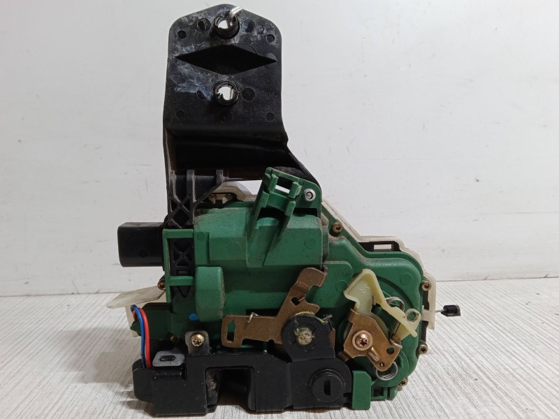 Recambio de cerradura puerta trasera derecha para volkswagen passat b5.5 (3b3) 2.0 referencia OEM IAM    Recambio de cerradura puerta trasera derecha para volkswagen passat b5.5 (3b3) 2.0 referencia OEM IAM