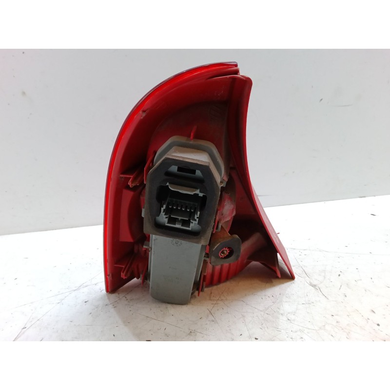 Recambio de piloto trasero derecho para renault clio ii (bb_, cb_) 1.2 (bb0a, bb0f, bb10, bb1k, bb28, bb2d, bb2h, cb0a,... refer