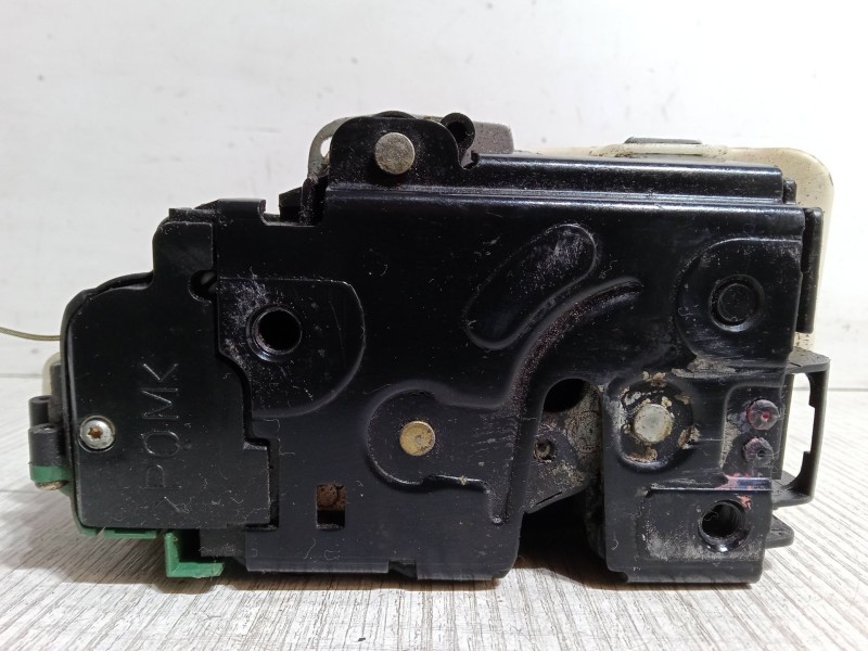 Recambio de cerradura puerta trasera derecha para volkswagen passat b5.5 (3b3) 2.0 referencia OEM IAM    Recambio de cerradura puerta trasera derecha para volkswagen passat b5.5 (3b3) 2.0 referencia OEM IAM
