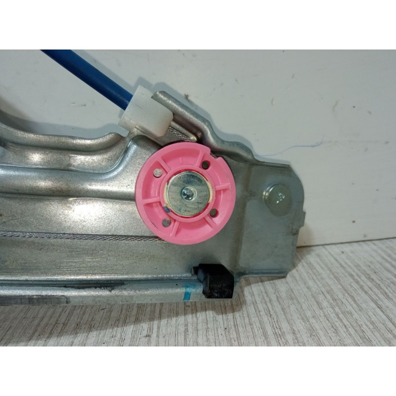 Recambio de elevalunas trasero izquierdo para peugeot 208 i (ca_, cc_) 1.2 vti 82 referencia OEM IAM 9673153980  