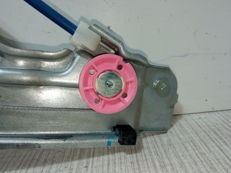 Recambio de elevalunas trasero izquierdo para peugeot 208 i (ca_, cc_) 1.2 vti 82 referencia OEM IAM 9673153980  