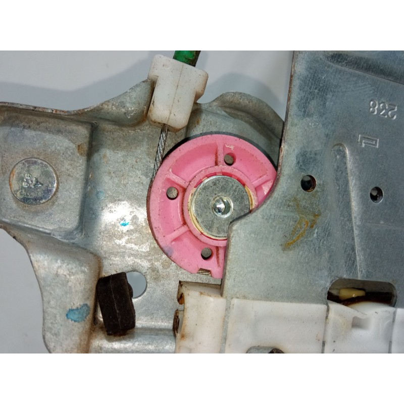 Recambio de elevalunas trasero izquierdo para peugeot 208 i (ca_, cc_) 1.2 vti 82 referencia OEM IAM 9673153980  