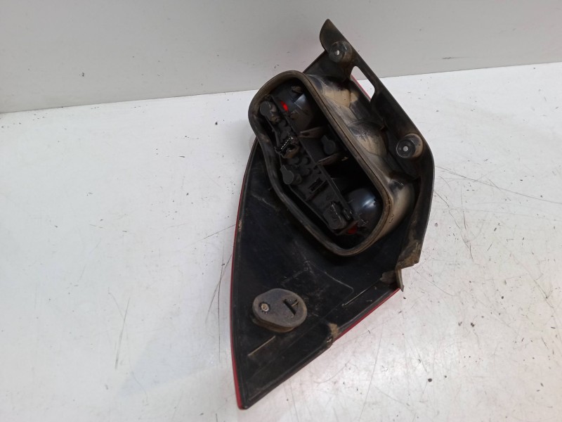 Recambio de piloto trasero izquierdo para renault laguna ii grandtour (kg0/1_) 2.2 dci (kg0f) referencia OEM IAM   