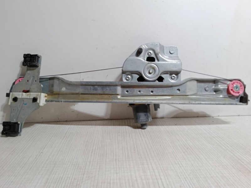 Recambio de elevalunas electrico delantero derecho para peugeot 208 i (ca_, cc_) 1.2 vti 82 referencia OEM IAM 9674254380.  