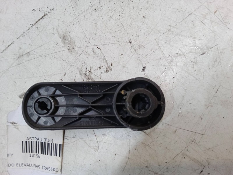 Recambio de maneta elevalunas puerta trasera derecha para opel astra j (p10) 1.6 (68) referencia OEM IAM   
