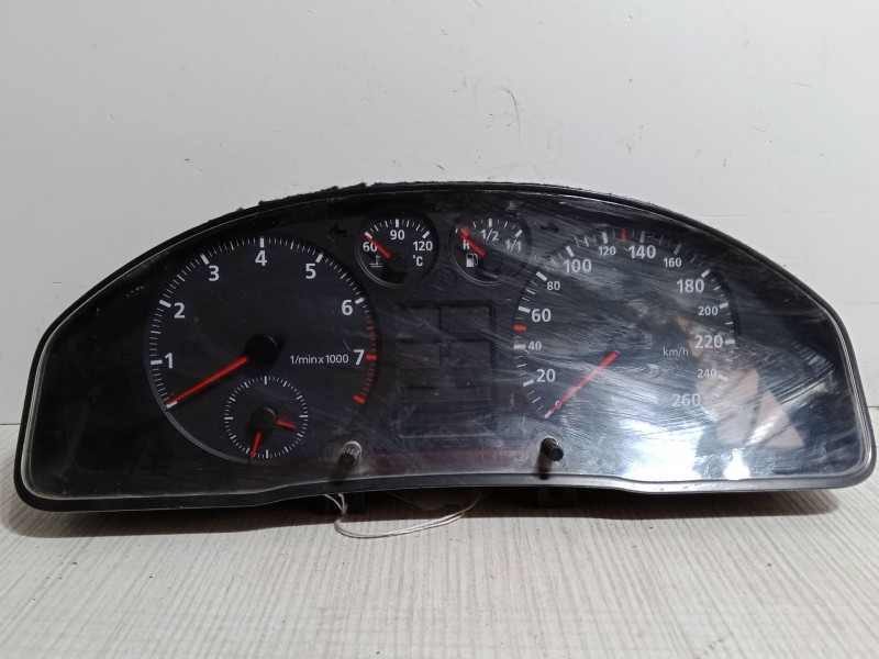 Recambio de cuadro instrumentos para audi a4 b5 (8d2) 1.8 referencia OEM IAM 88311225/230  