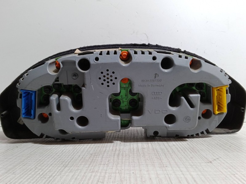 Recambio de cuadro instrumentos para audi a4 b5 (8d2) 1.8 referencia OEM IAM 88311225/230  