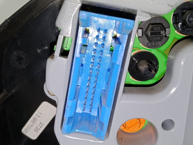 Recambio de cuadro instrumentos para audi a4 b5 (8d2) 1.8 referencia OEM IAM 88311225/230  