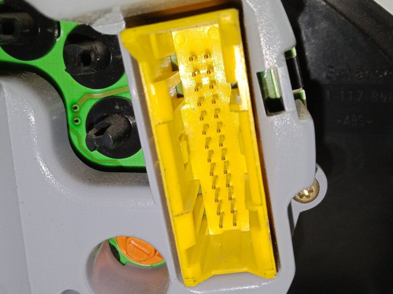 Recambio de cuadro instrumentos para audi a4 b5 (8d2) 1.8 referencia OEM IAM 88311225/230  