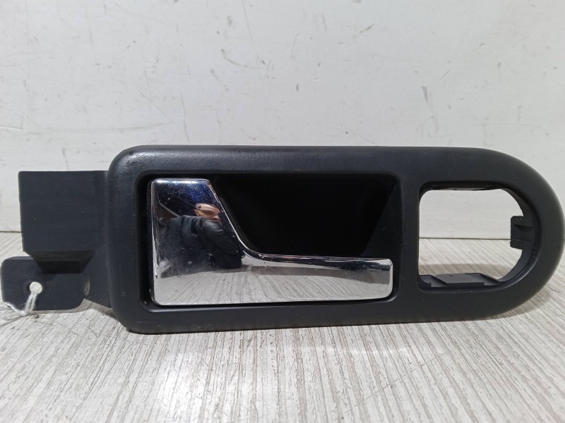 Recambio de maneta interior puerta delantera izquierda para volkswagen passat b5.5 (3b3) 2.0 referencia OEM IAM    Recambio de maneta interior puerta delantera izquierda para volkswagen passat b5.5 (3b3) 2.0 referencia OEM IAM