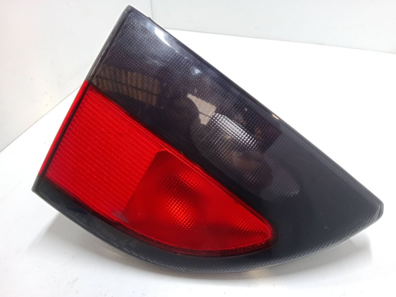 Recambio de piloto trasero porton izquierdo para renault megane i classic (la0/1_) 1.6 e (la0f, la0s) referencia OEM IAM   