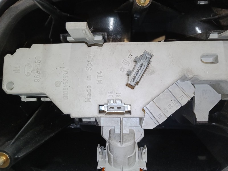 Recambio de piloto trasero derecho para volkswagen polo iii (6n1) 45 1.0 referencia OEM IAM   