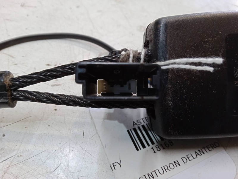 Recambio de anclaje cinturon delantero derecho para opel astra j (p10) 1.6 (68) referencia OEM IAM   