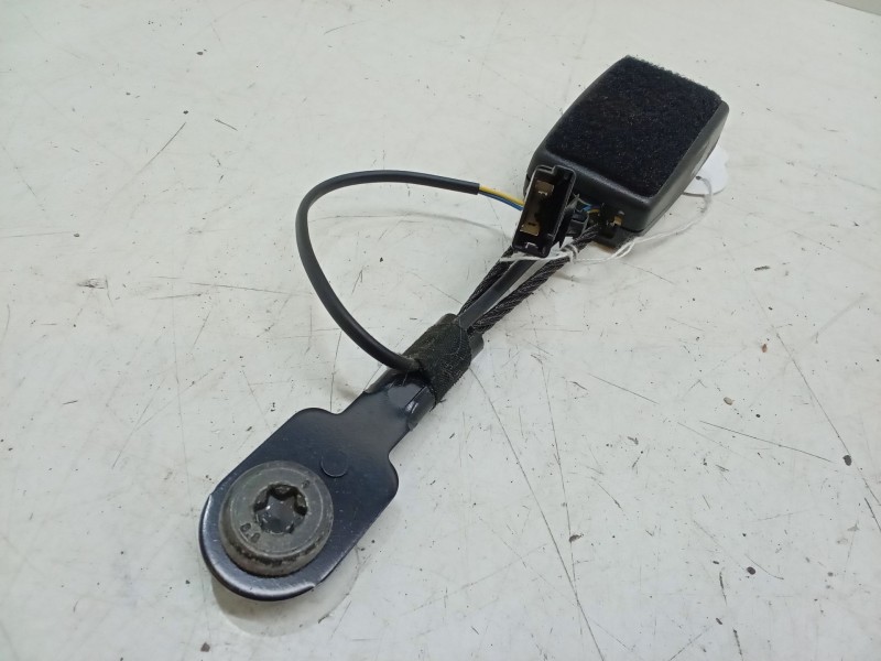 Recambio de anclaje cinturon delantero izquierdo para opel astra j (p10) 1.6 (68) referencia OEM IAM   