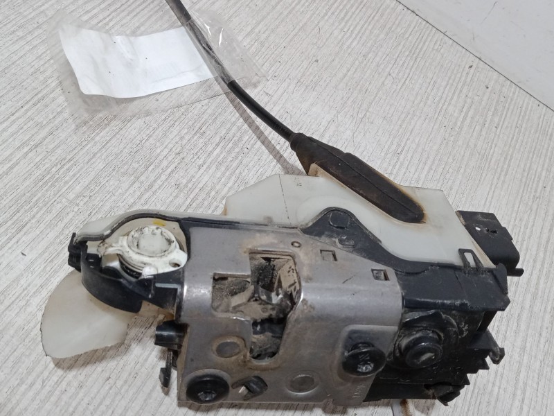 Recambio de cerradura puerta delantera izquierda para peugeot 208 i (ca_, cc_) 1.2 vti 82 referencia OEM IAM 40537192N  