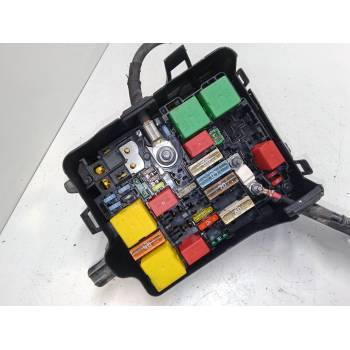 CAJA RELES / FUSIBLES 