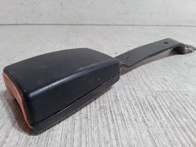 ANCLAJE CINTURON DELANTERO DERECHO 