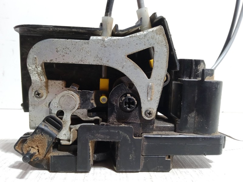 Recambio de cerradura puerta trasera derecha para ssangyong rodius i 2.7 xdi referencia OEM IAM   