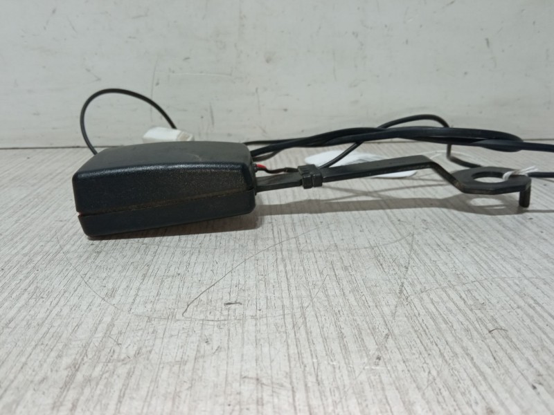 Recambio de anclaje cinturon delantero izquierdo para fiat stilo van (192_) 1.9 jtd (192dxe1a) referencia OEM IAM   