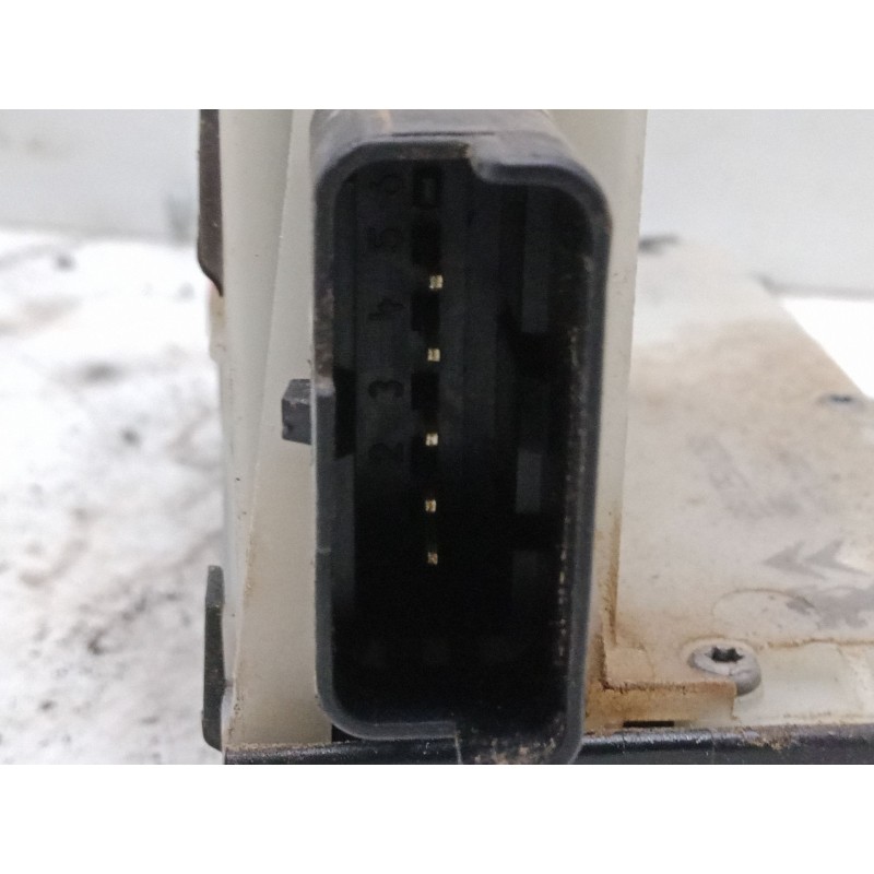 Recambio de cerradura puerta trasera izquierda para peugeot 208 i (ca_, cc_) 1.2 vti 82 referencia OEM IAM   