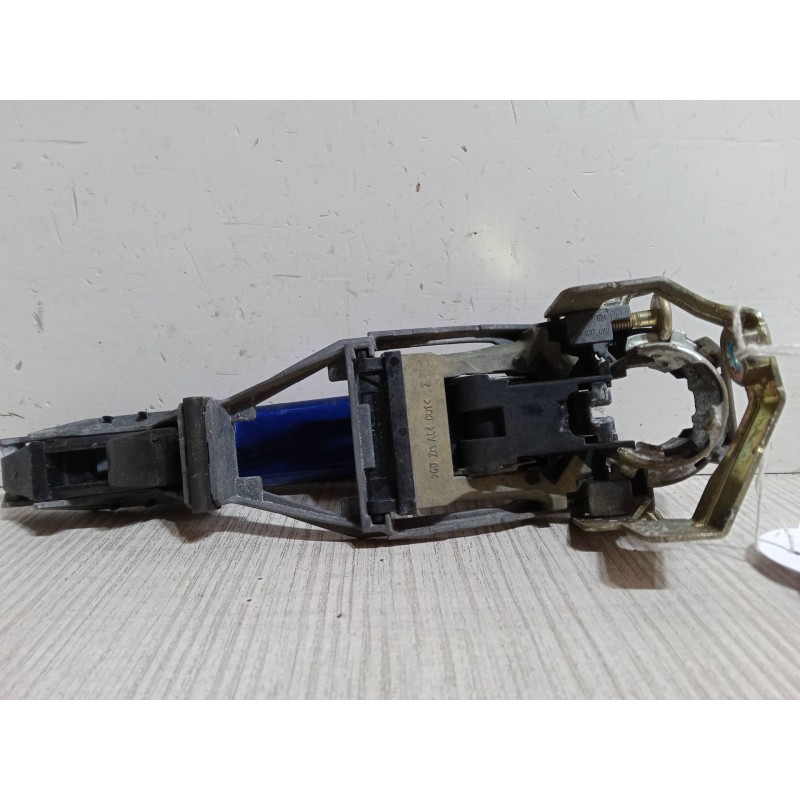 Recambio de maneta exterior puerta delantera izquierda para volkswagen passat b5.5 (3b3) 2.0 referencia OEM IAM    Recambio de maneta exterior puerta delantera izquierda para volkswagen passat b5.5 (3b3) 2.0 referencia OEM IAM