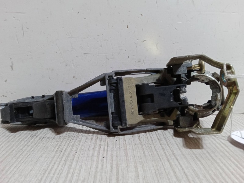 Recambio de maneta exterior puerta delantera izquierda para volkswagen passat b5.5 (3b3) 2.0 referencia OEM IAM    Recambio de maneta exterior puerta delantera izquierda para volkswagen passat b5.5 (3b3) 2.0 referencia OEM IAM