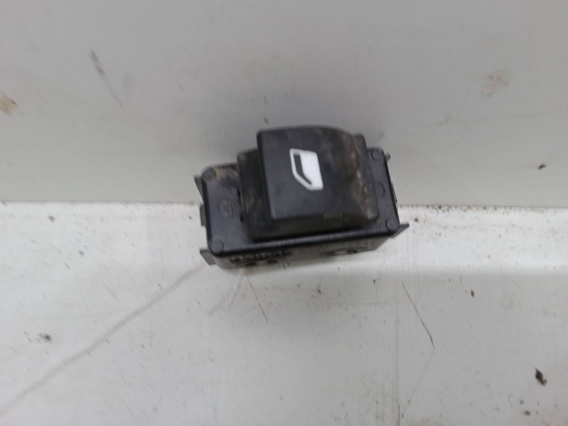Recambio de mando elevalunas delantero derecho para peugeot 208 i (ca_, cc_) 1.2 vti 82 referencia OEM IAM    Recambio de mando elevalunas delantero derecho para peugeot 208 i (ca_, cc_) 1.2 vti 82 referencia OEM IAM