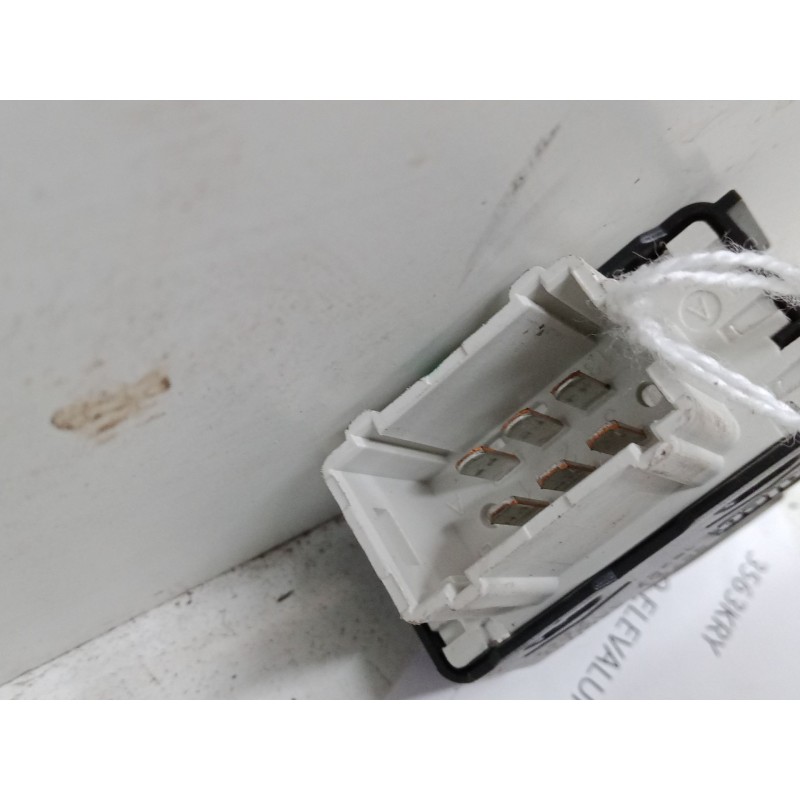 Recambio de mando elevalunas delantero derecho para peugeot 208 i (ca_, cc_) 1.2 vti 82 referencia OEM IAM    Recambio de mando elevalunas delantero derecho para peugeot 208 i (ca_, cc_) 1.2 vti 82 referencia OEM IAM
