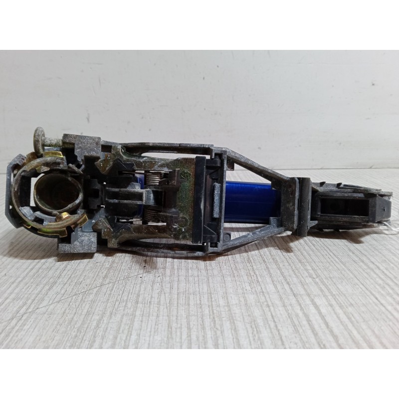 Recambio de maneta exterior puerta trasera derecha para volkswagen passat b5.5 (3b3) 2.0 referencia OEM IAM    Recambio de maneta exterior puerta trasera derecha para volkswagen passat b5.5 (3b3) 2.0 referencia OEM IAM