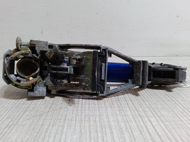 Recambio de maneta exterior puerta trasera derecha para volkswagen passat b5.5 (3b3) 2.0 referencia OEM IAM    Recambio de maneta exterior puerta trasera derecha para volkswagen passat b5.5 (3b3) 2.0 referencia OEM IAM