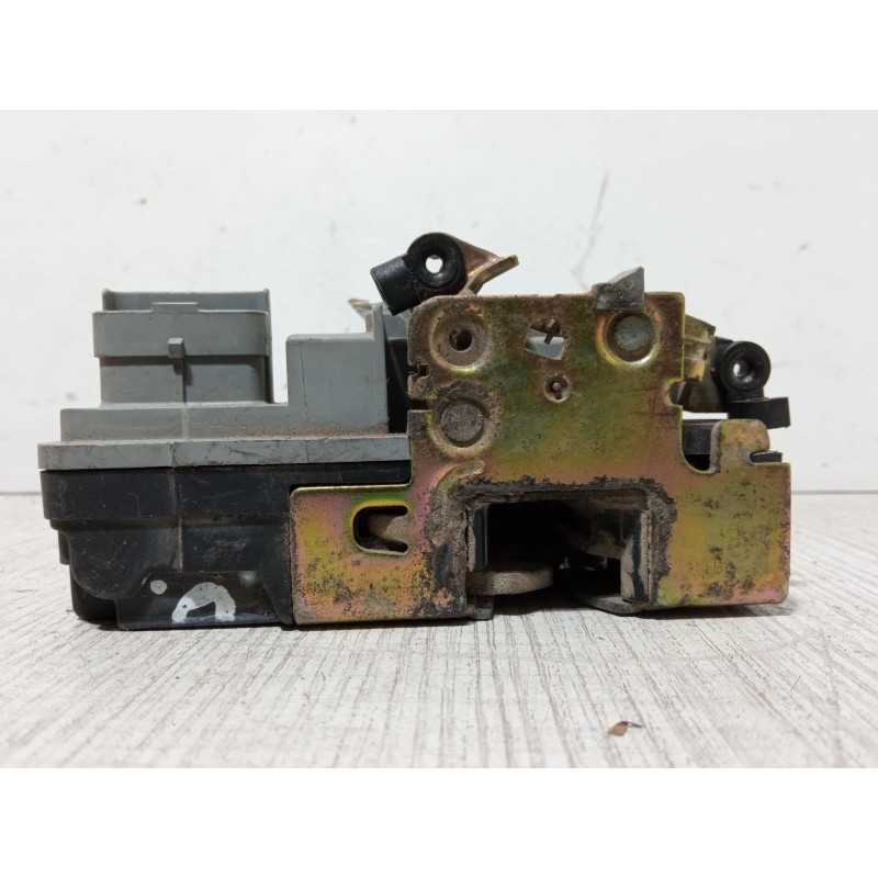 Recambio de cerradura puerta delantera derecha para peugeot 206 hatchback (2a/c) 2.0 hdi 90 referencia OEM IAM   