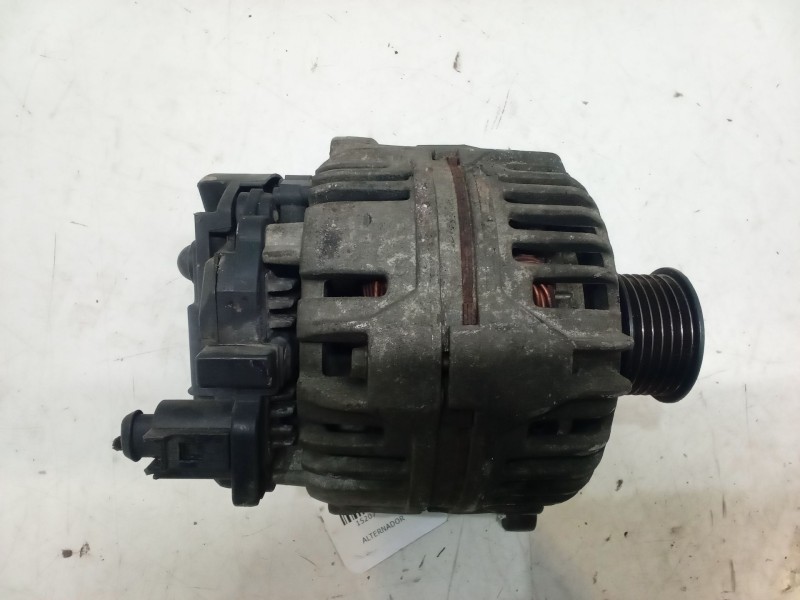 Recambio de alternador para volkswagen polo iii (6n1) 60 1.4 referencia OEM IAM 037903025L  0124315005