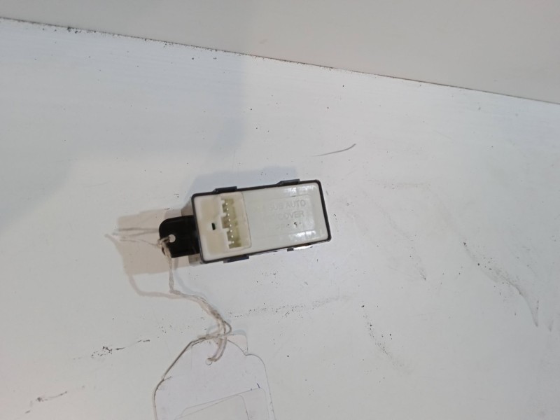 Recambio de mando elevalunas delantero derecho para kia carens iv 1.6 gdi referencia OEM IAM   