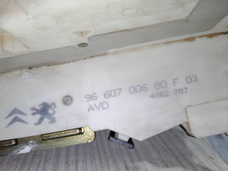 Recambio de cerradura puerta delantera derecha para peugeot 207/207+ (wa_, wc_) 1.6 hdi 110 referencia OEM IAM 9660700680F03  