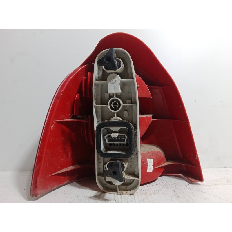 Recambio de piloto trasero derecho para renault twingo i (c06_) 1.2 16v (c06c, c06d, c06k) referencia OEM IAM    Recambio de piloto trasero derecho para renault twingo i (c06_) 1.2 16v (c06c, c06d, c06k) referencia OEM IAM